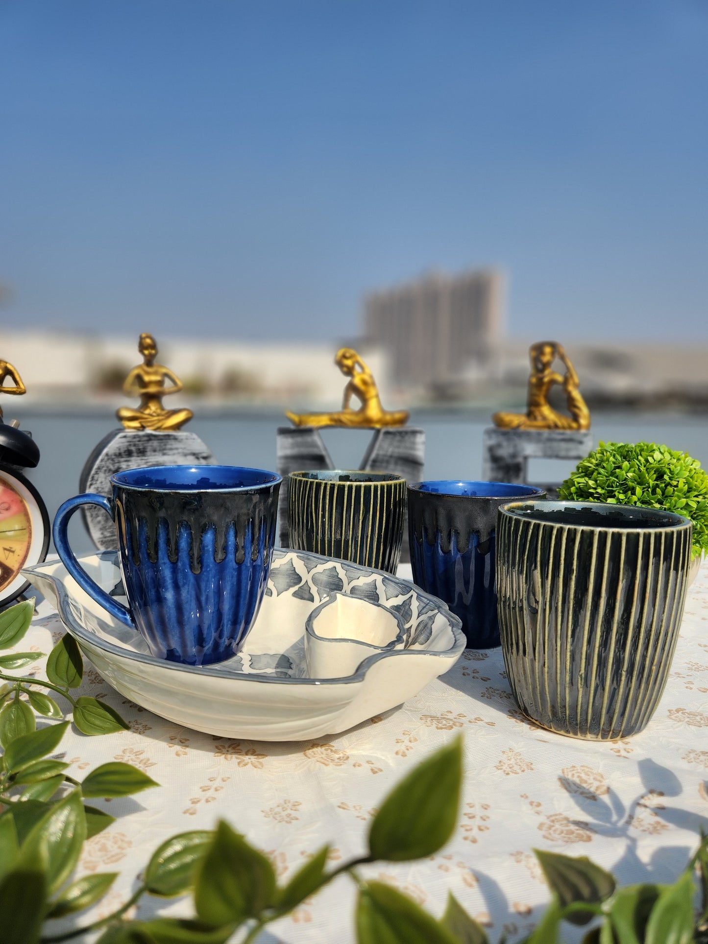 Handmade set of 4 Coffee Mugs with Snack Serving Platter